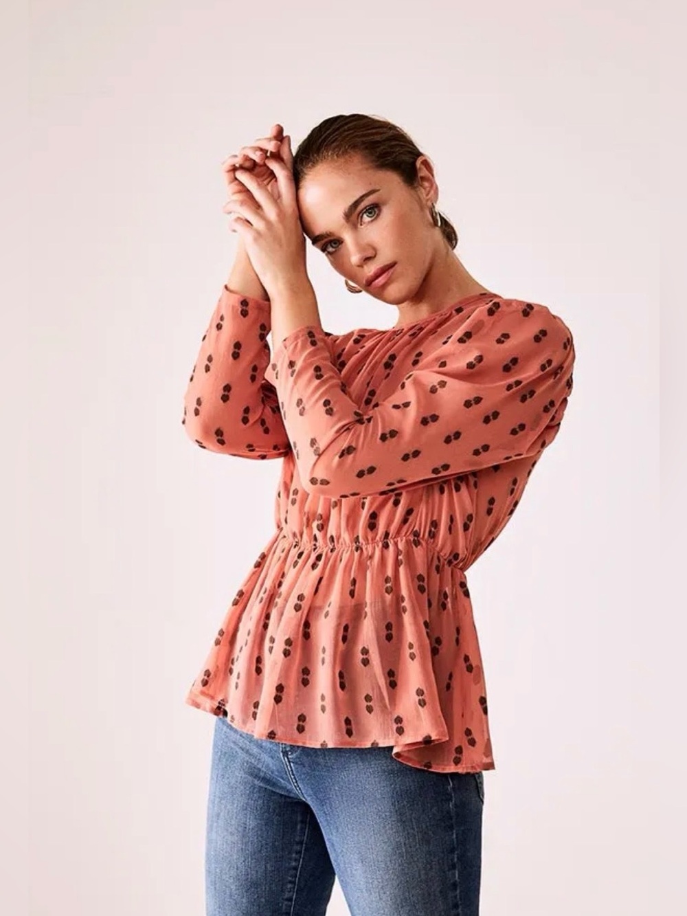 AWARE VERO MODA Coral Geometric Print Smocked Sheer Flowy Peplum Blouse Sz M